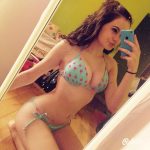 Silvia Praesentiert Auf Diesem Selfie Ihren Neuen Bikini